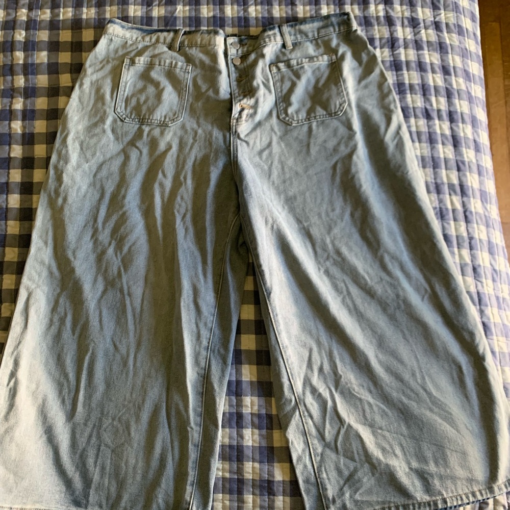 Capris - Picture 8 of 10